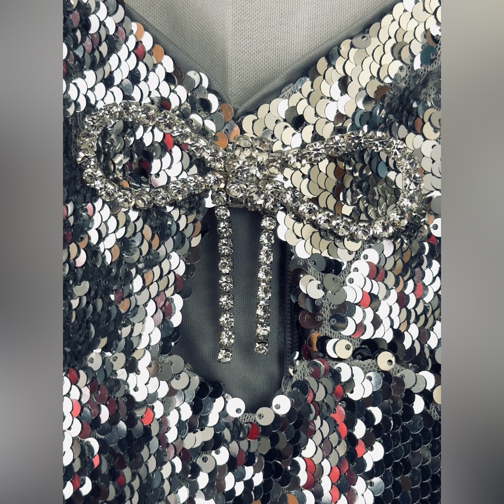 Shiny Silver Sequin Bodycon Sheath Mini Dress with Keyhole & Crystals Small NWT - Picture 4 of 12
